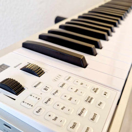 88 lykla ferða-piano með MIDI, ásláttarskynjara, ljósi í lyklum til að læra